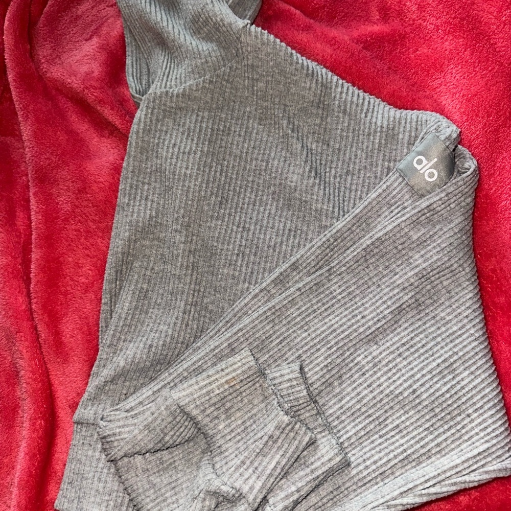 ALO Yoga Gray Ribbed Sweatshirt